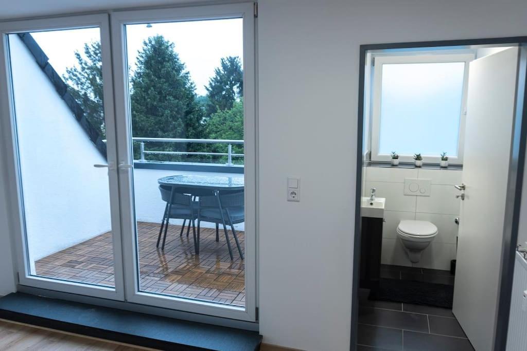 Moderne Ferienwohnung In Gelsenkirchen-Schalke Fuer 1 Bis 7 Personen Mit Terrasse, Ideal Fuer Gruppen & Stadionbesuche Exterior foto