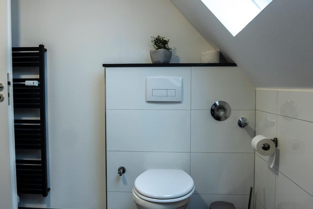 Moderne Ferienwohnung In Gelsenkirchen-Schalke Fuer 1 Bis 7 Personen Mit Terrasse, Ideal Fuer Gruppen & Stadionbesuche Exterior foto