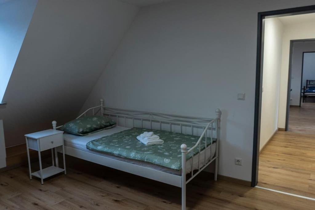 Moderne Ferienwohnung In Gelsenkirchen-Schalke Fuer 1 Bis 7 Personen Mit Terrasse, Ideal Fuer Gruppen & Stadionbesuche Exterior foto