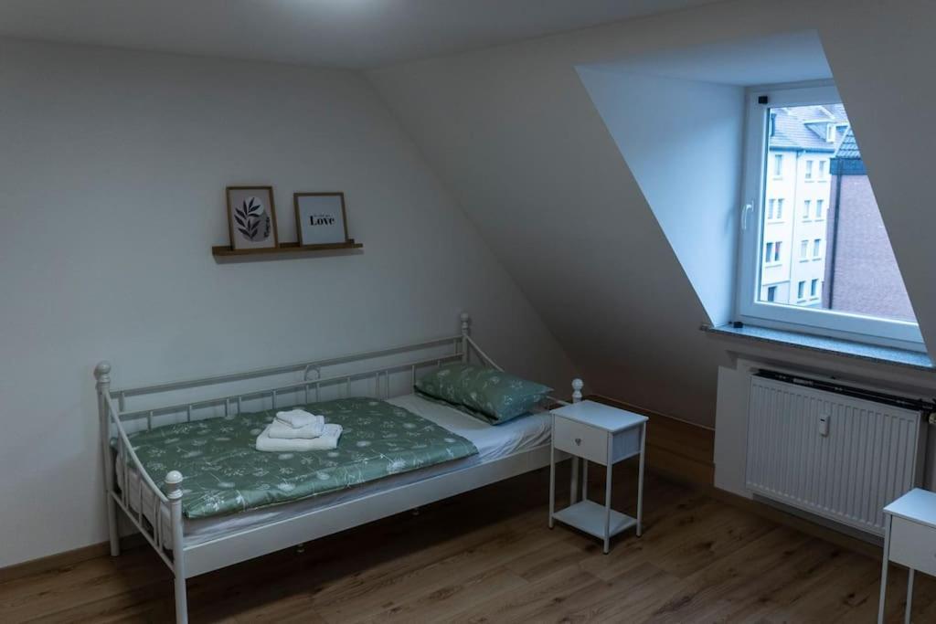 Moderne Ferienwohnung In Gelsenkirchen-Schalke Fuer 1 Bis 7 Personen Mit Terrasse, Ideal Fuer Gruppen & Stadionbesuche Exterior foto