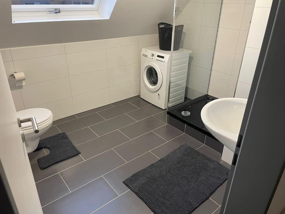 Moderne Ferienwohnung In Gelsenkirchen-Schalke Fuer 1 Bis 7 Personen Mit Terrasse, Ideal Fuer Gruppen & Stadionbesuche Exterior foto