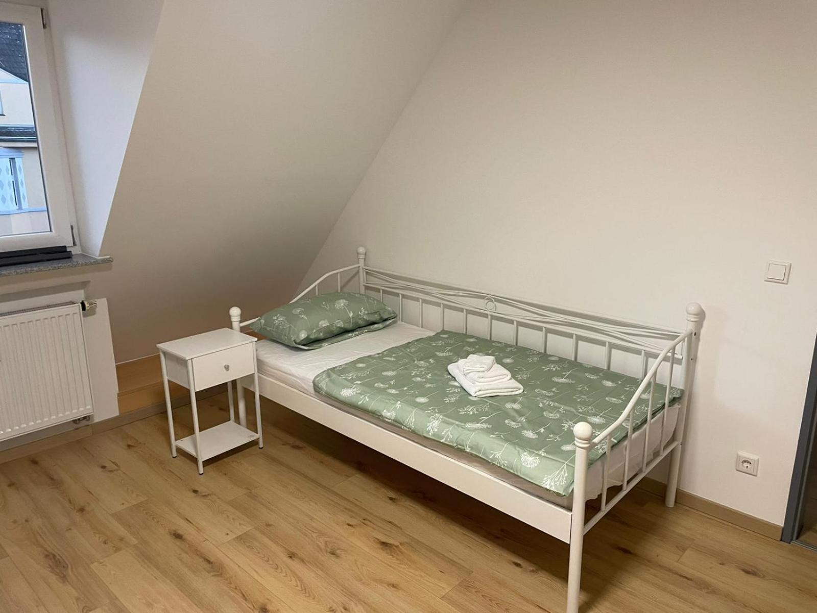 Moderne Ferienwohnung In Gelsenkirchen-Schalke Fuer 1 Bis 7 Personen Mit Terrasse, Ideal Fuer Gruppen & Stadionbesuche Exterior foto